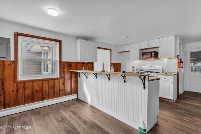 Foto del edificio - 346 Silver Bay Rd