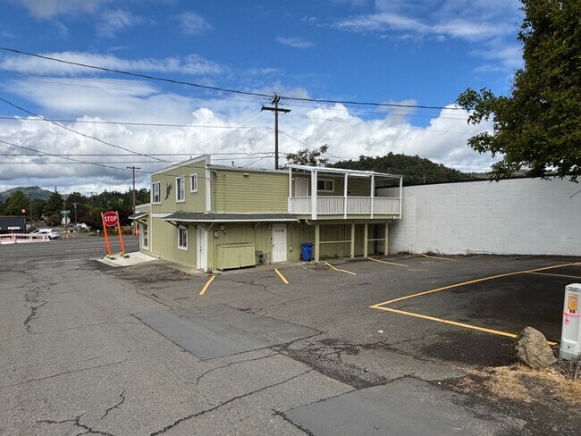 Foto del edificio - 133 NE Main St