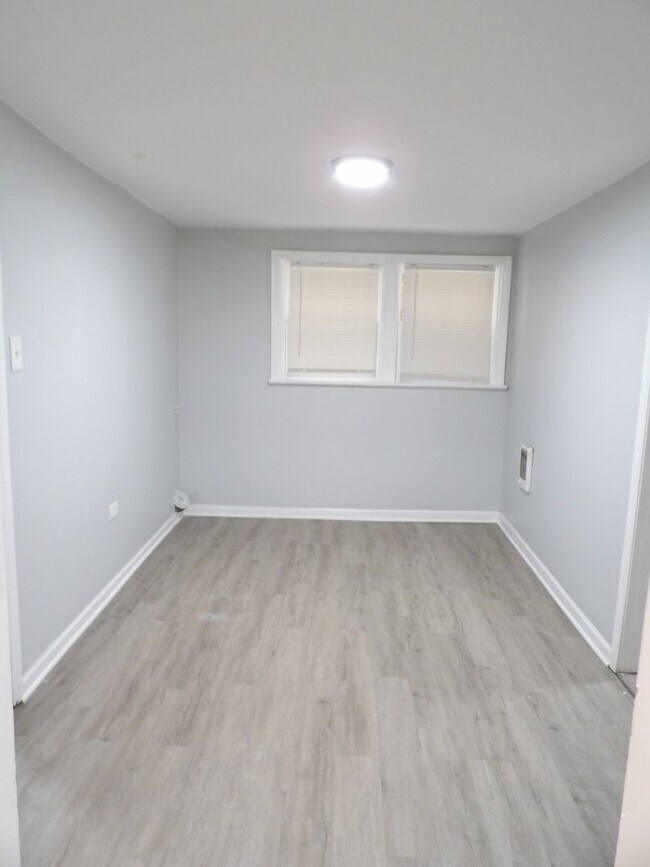 Foto del edificio - 8005 S Eberhart Ave