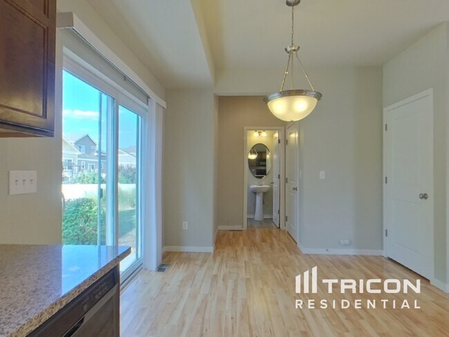 Building Photo - 3872 Ginkgo St