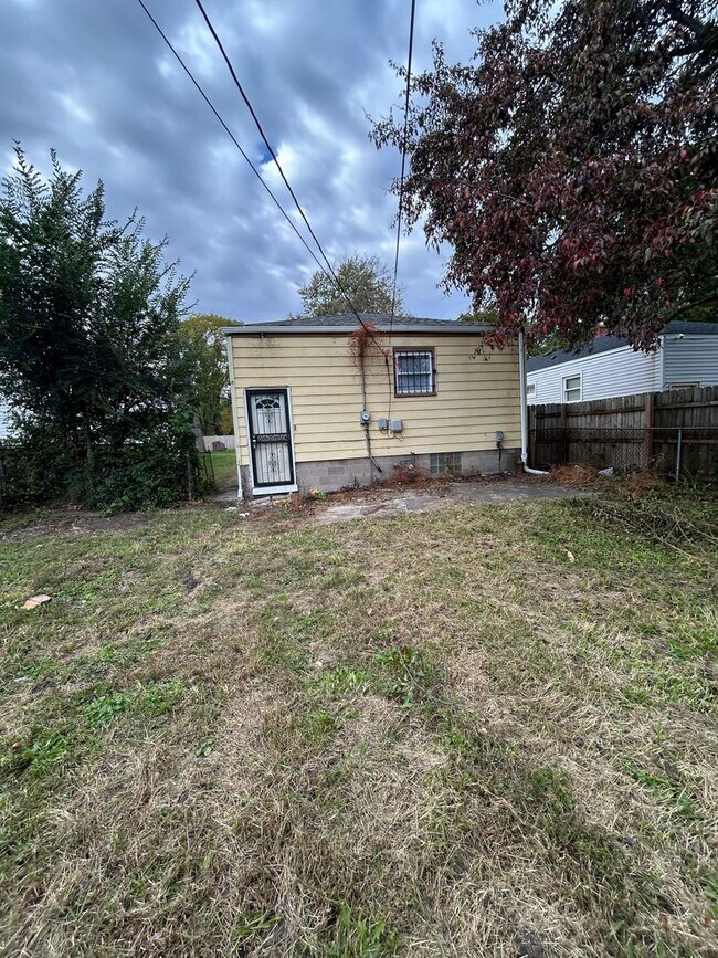 Foto del edificio - COZY 3 BEDROOM HOME WITH APPLIANCES