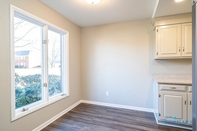Building Photo - 4045 Hillandale Rd