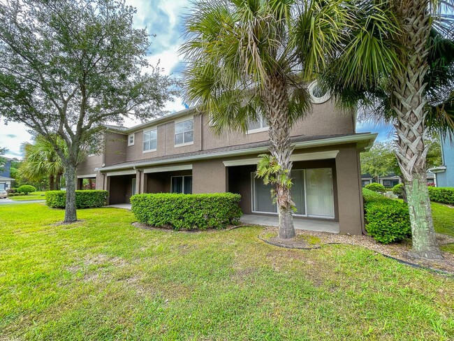 Building Photo - Beautiful 2 Bedroom Townhouse Style Condo ...