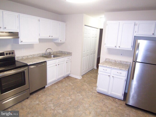 Building Photo - 1225 Griffith Pl