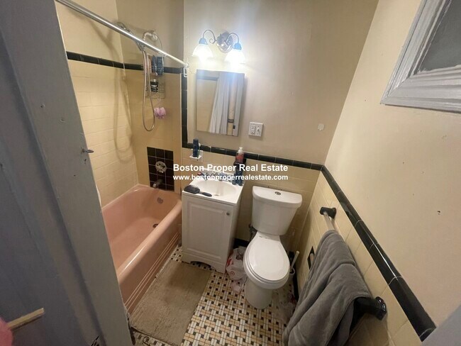 Building Photo - 1091 Boylston St