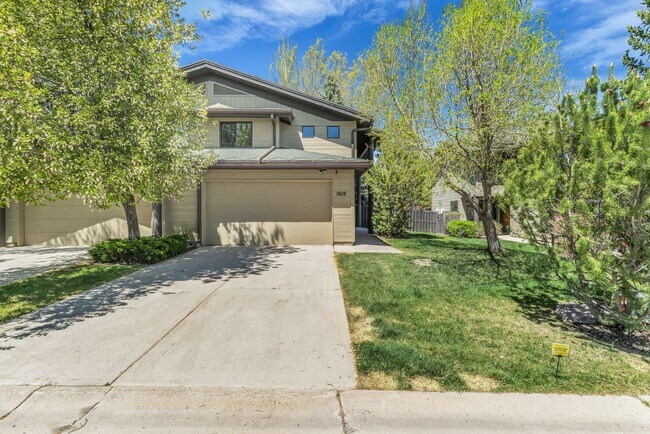 Foto del edificio - Cottage Loop Townhome