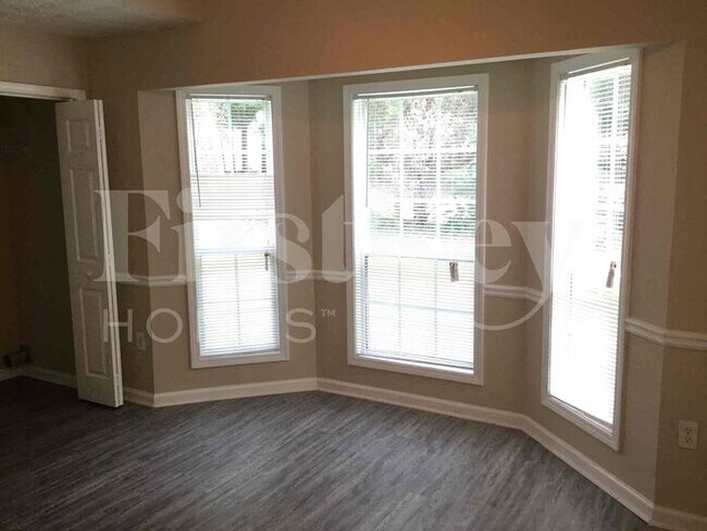 Building Photo - 290 Saratoga Ct