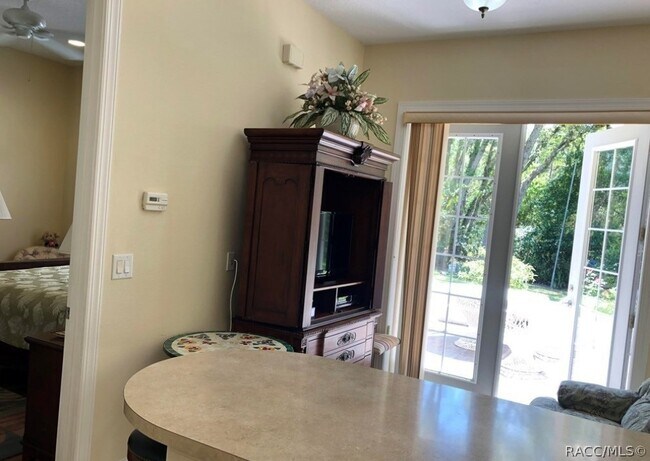 Building Photo - 334 W Pearson St