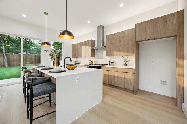 Foto del edificio - 5217 Lindsley Ave