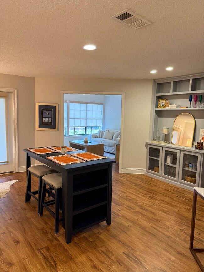 Building Photo - 5001 Grande Dr