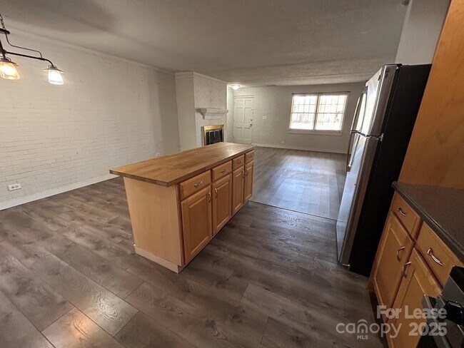 Building Photo - 3312 Circles End Cir