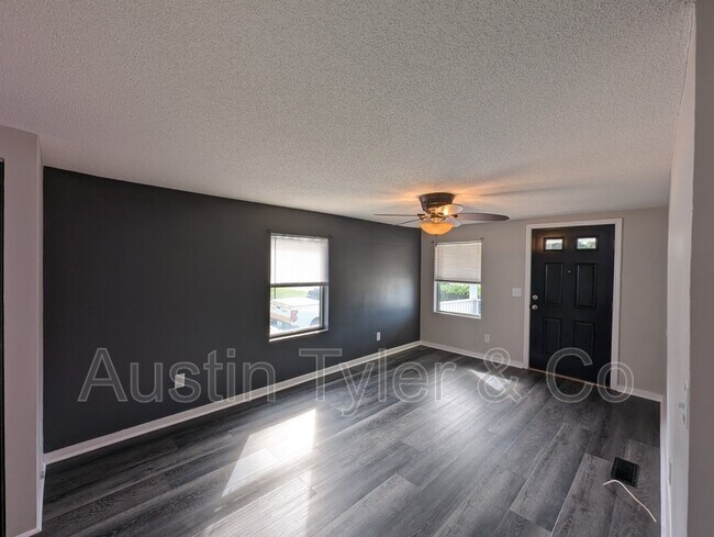 Foto del edificio - 4256 Kelson Ave