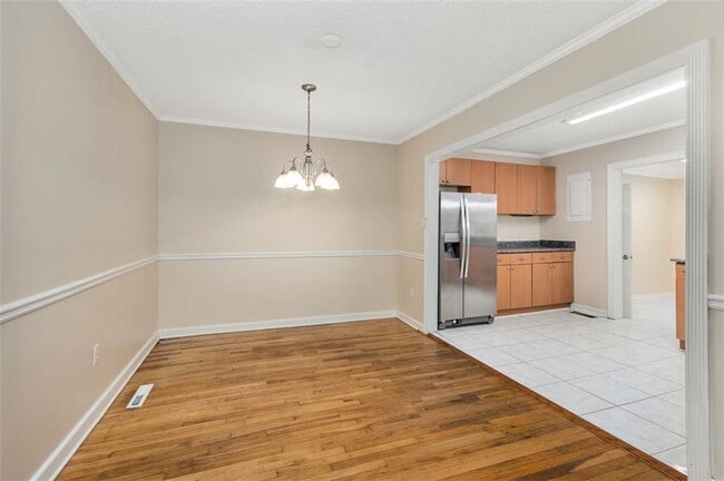 Building Photo - 2908 Mimosa Rd