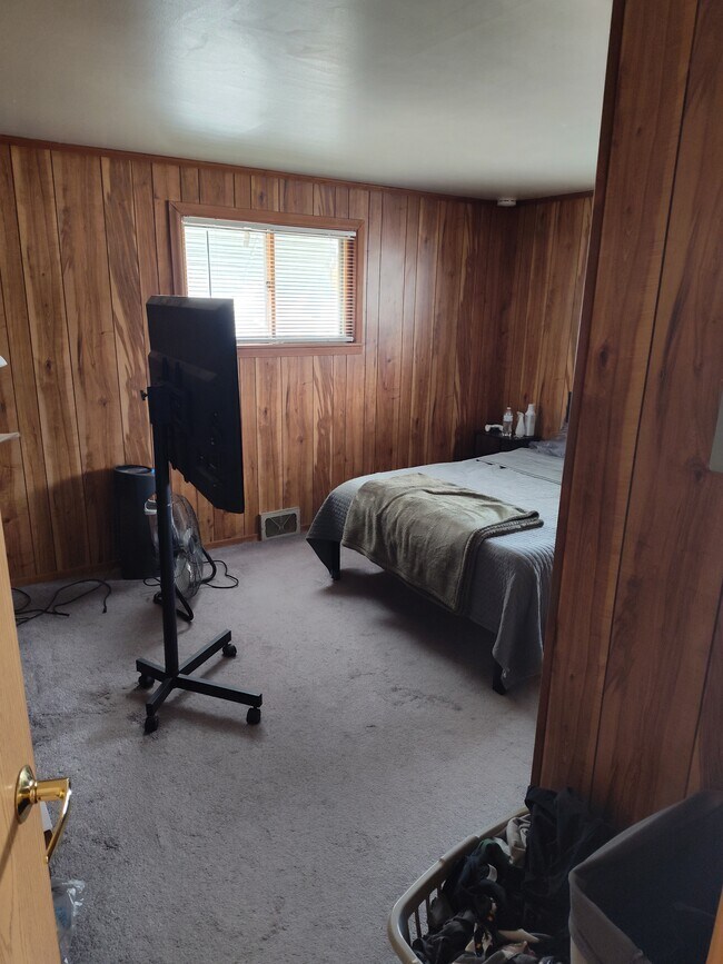 Building Photo - 303 Barr Elms Ave