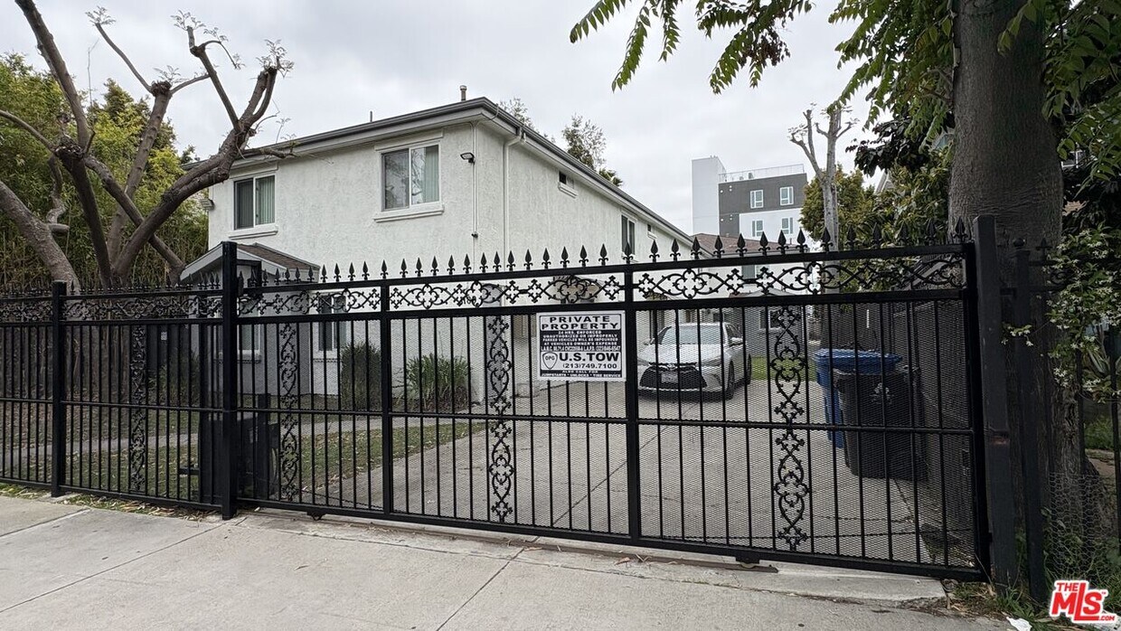 Foto principal - 1189 W 36th St