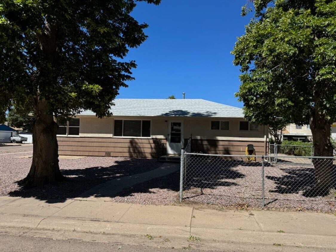 Primary Photo - ALL PROSPECTIVE TENANTS MUST SUBMIT A $58 ...
