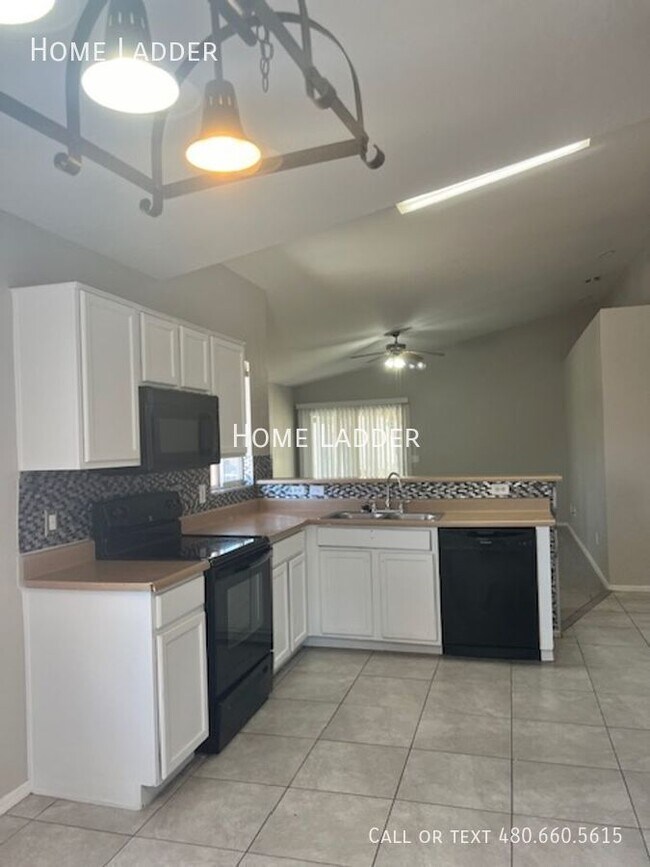 Building Photo - 511 S Torrence