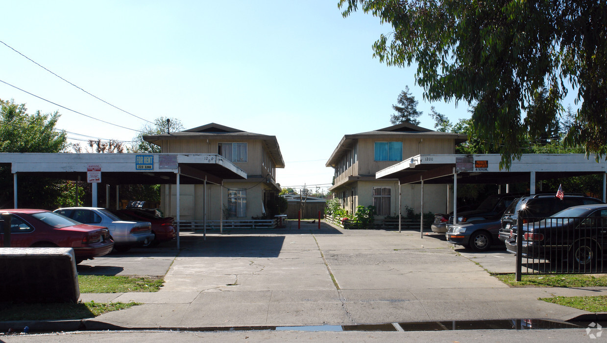 Primary Photo - 1200 William St