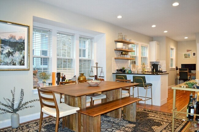 Foto del edificio - 42 Robinwood Ave