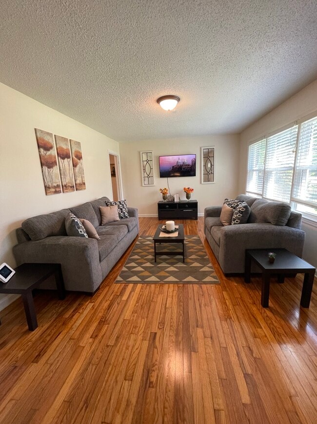 Building Photo - 1613 Acker Dr