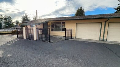 Building Photo - 1121 W Stewart Ave