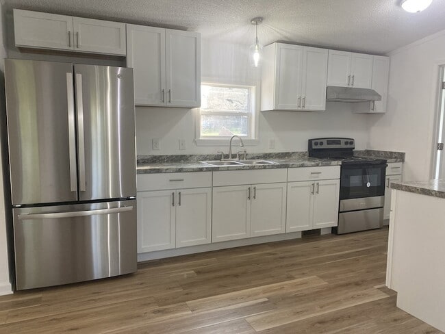 Building Photo - 404 Dorris Rd