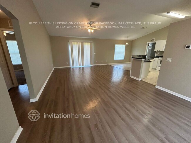 Foto del edificio - 8436 Red Coach Ave