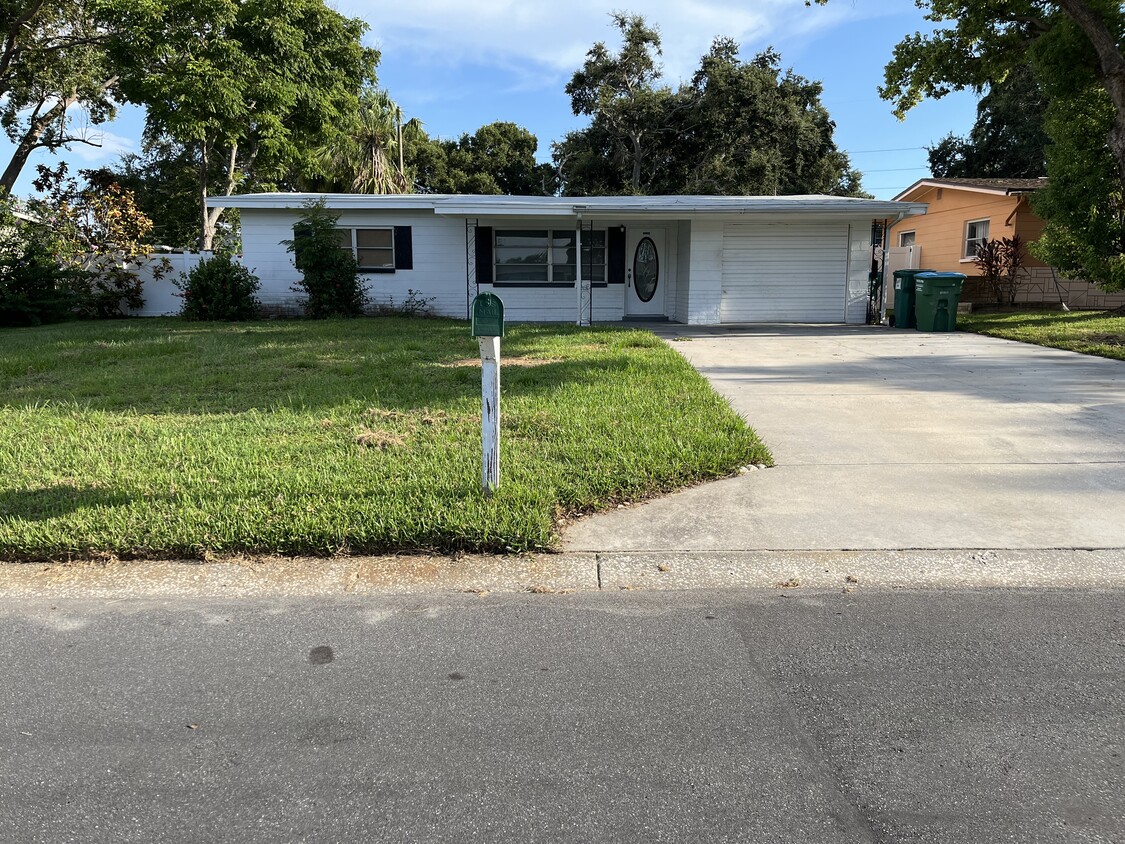 Primary Photo - 10216 62nd Ter