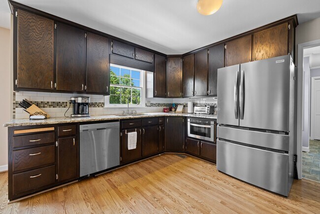 Building Photo - 3010 Eaker Dr
