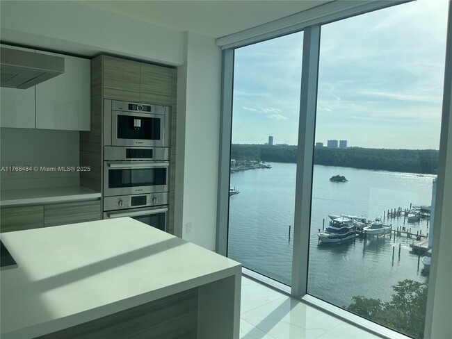 Foto del edificio - 330 Sunny Isles Blvd