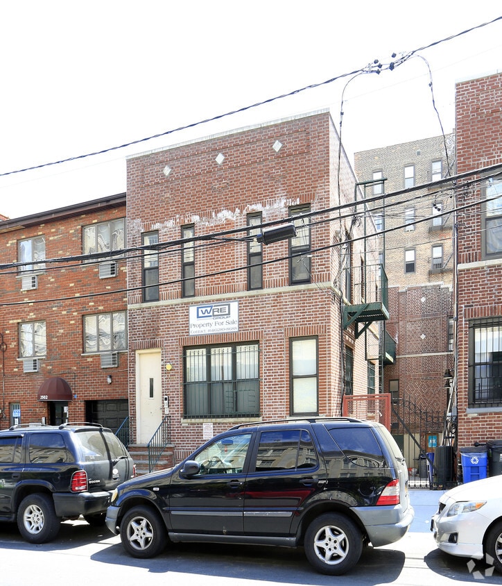 Primary Photo - 2500 Bathgate Ave