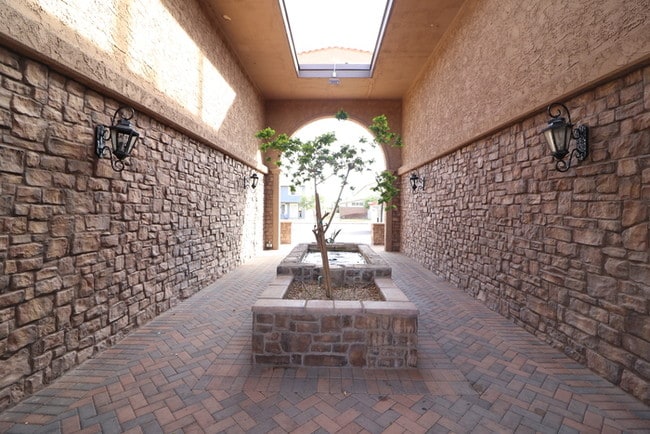 Building Photo - 7110 E Continental Dr
