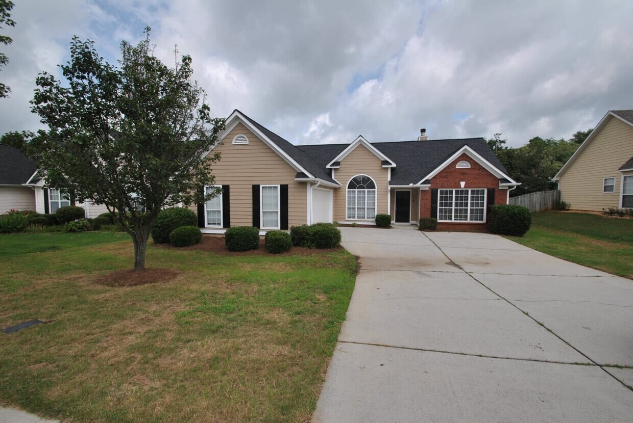 Primary Photo - 690 Avalon Forest Dr