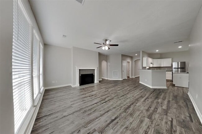 Building Photo - 7010 Apple Oak Ct