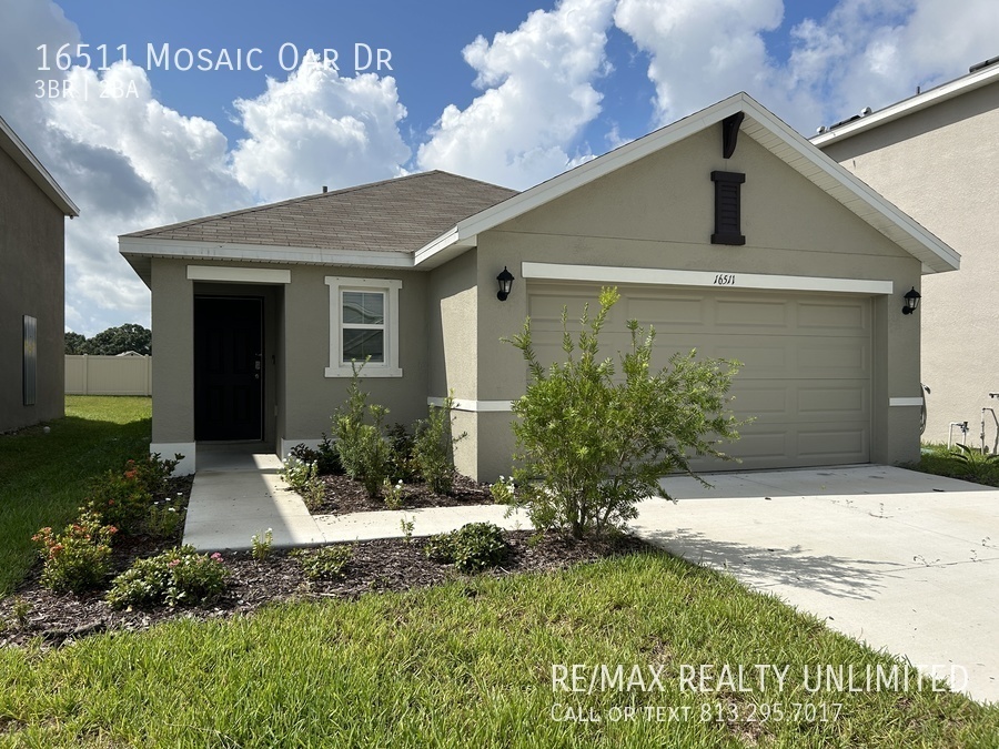 Primary Photo - 16511 Mosaic Oar Dr