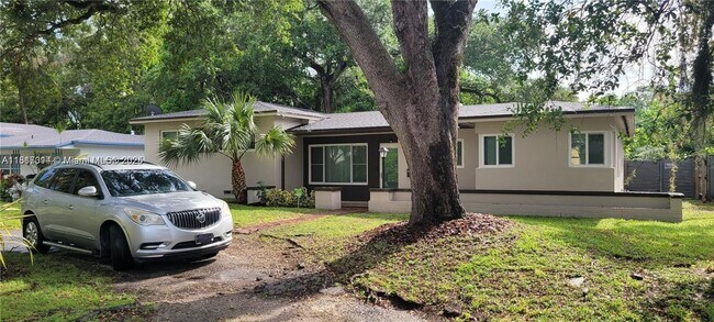 Foto del edificio - 15110 NE 9th Ct