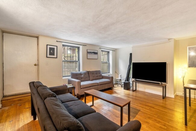 Building Photo - 182 W Brookline St