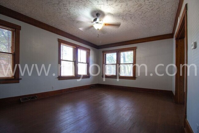 Building Photo - 2821 N 60th St