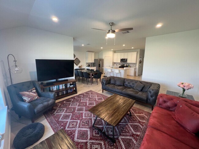 Foto del edificio - 4007 Pierce Pl Ln