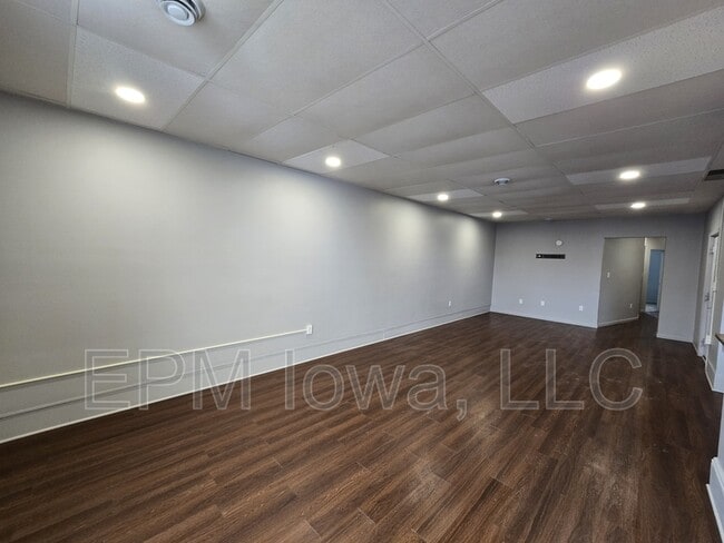 Foto del edificio - 107 1st St E