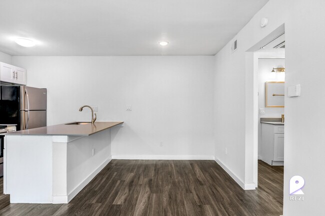Building Photo - 1800 Patton Ln