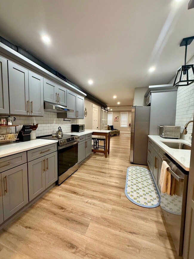 Building Photo - 521 Locust St