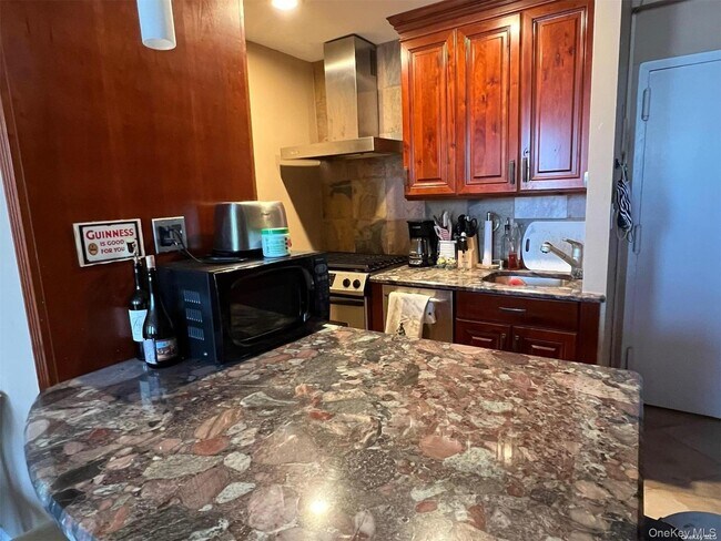 Foto del edificio - 310 Riverside Blvd