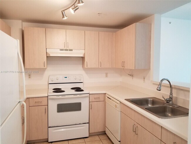 Building Photo - 50 Menores Ave