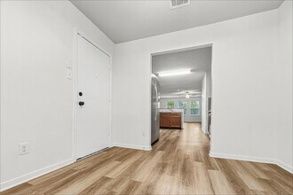 Building Photo - 16818 Blackberry Lily Ln