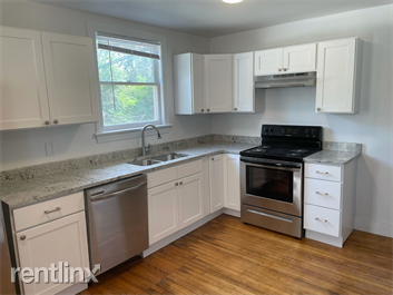 Foto del edificio - Room for Rent, 3.5 bath House - 128 N Norm...