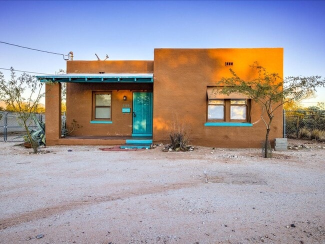 Building Photo - 3 Bedroom 1 Bathroom