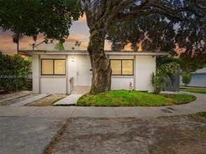 Building Photo - 2745 SW 34th Ave