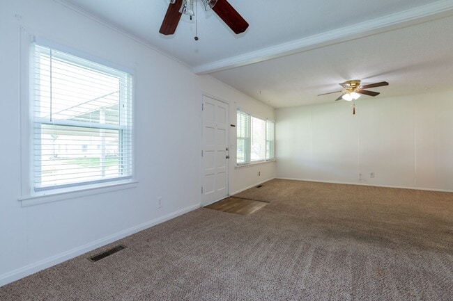Building Photo - 2 Bed / 1 Bath in Tulsa! Ready Mid May!