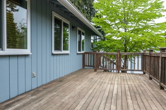 Cubierta - 12035 14th Avenue NE